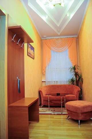 Отель Bilyj Rojal Запорожье Двухместный номер Делюкс с 1 кроватью или 2 отдельными кроватями-3